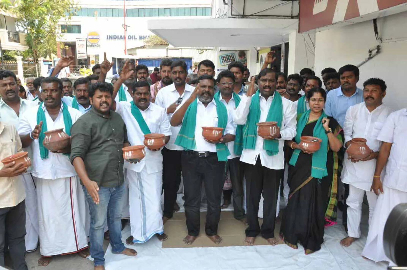 Thirumavalavan, Velmurugan struggle