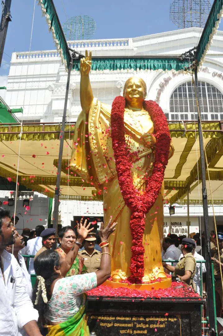 அதிமுக  தலைமையகத்தில் "ஜெயலலிதா" உருவச் சிலை திறப்பு. 