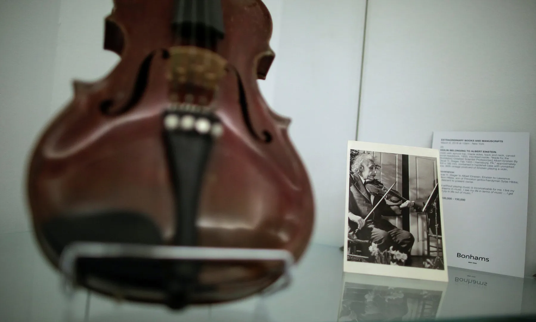  Einstein playing violin