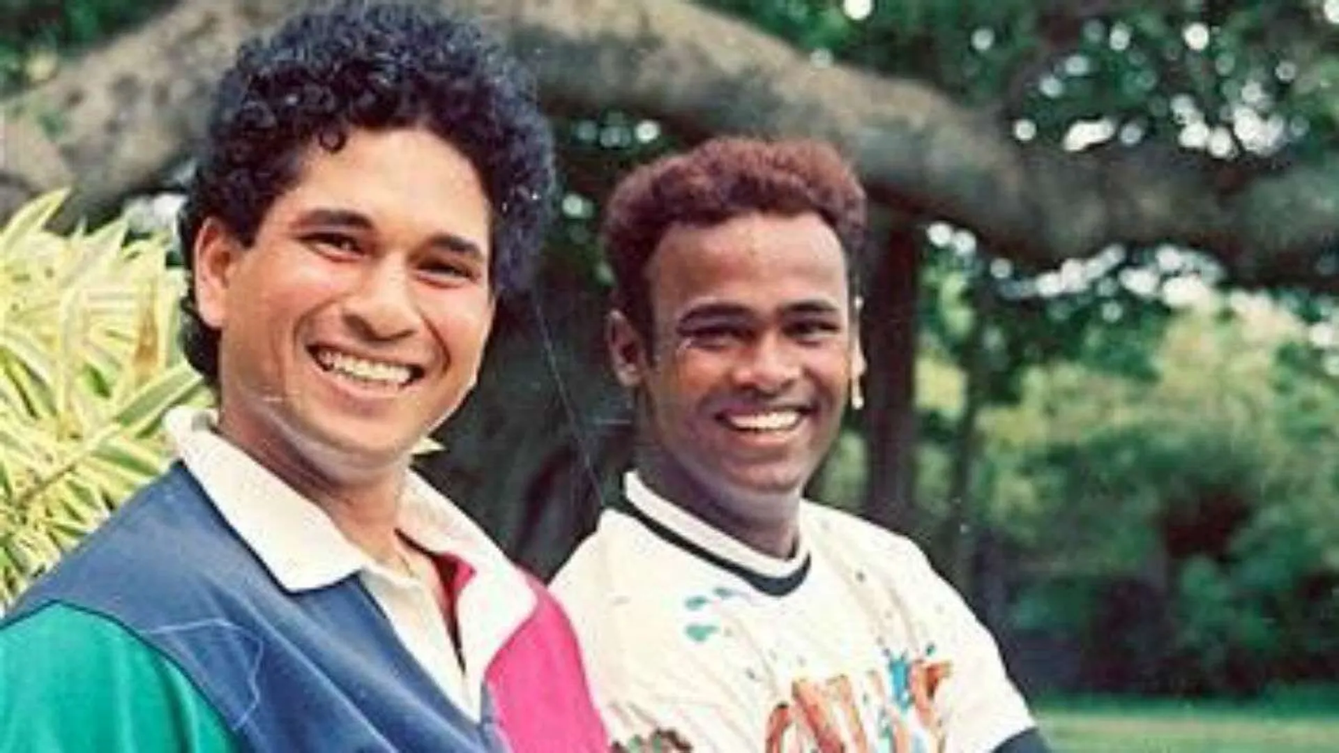 kambli touches sachin feet!!!