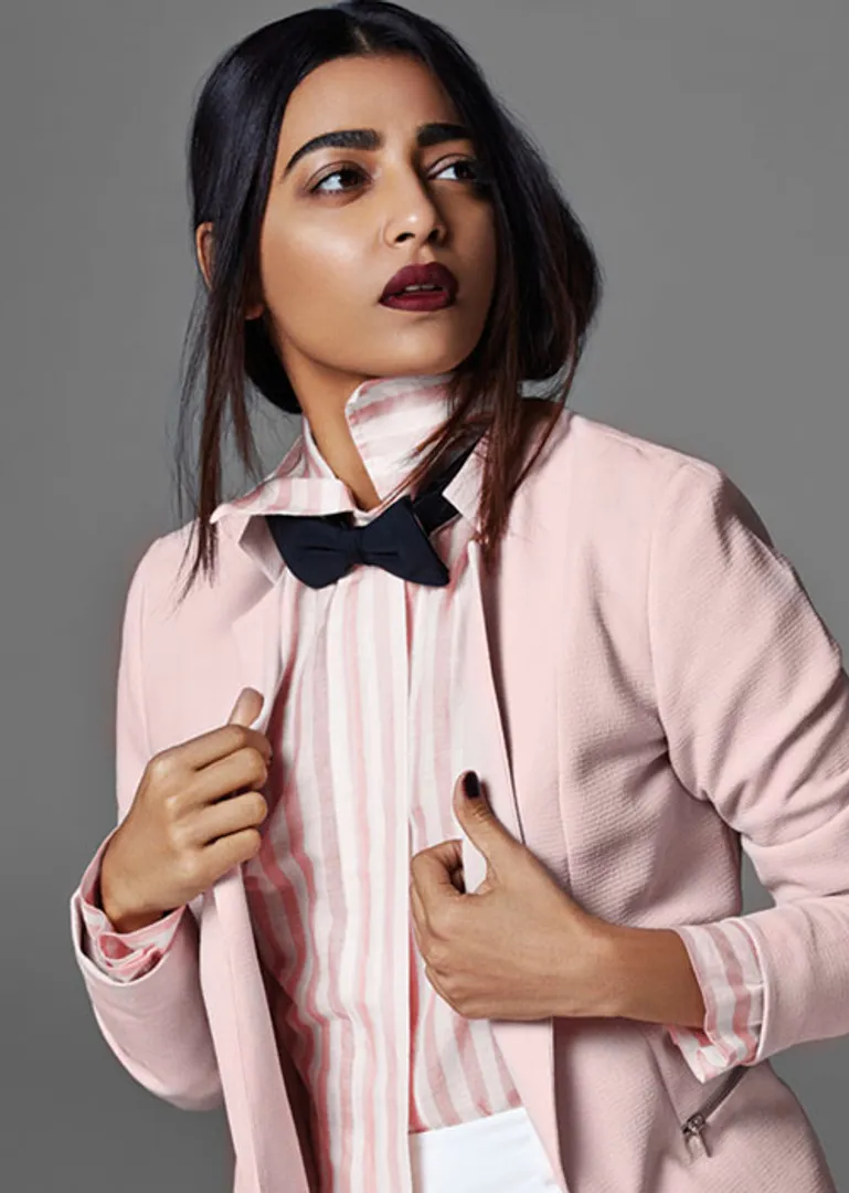 /idhalgal/cinikkuttu/heroine-radhika-apte