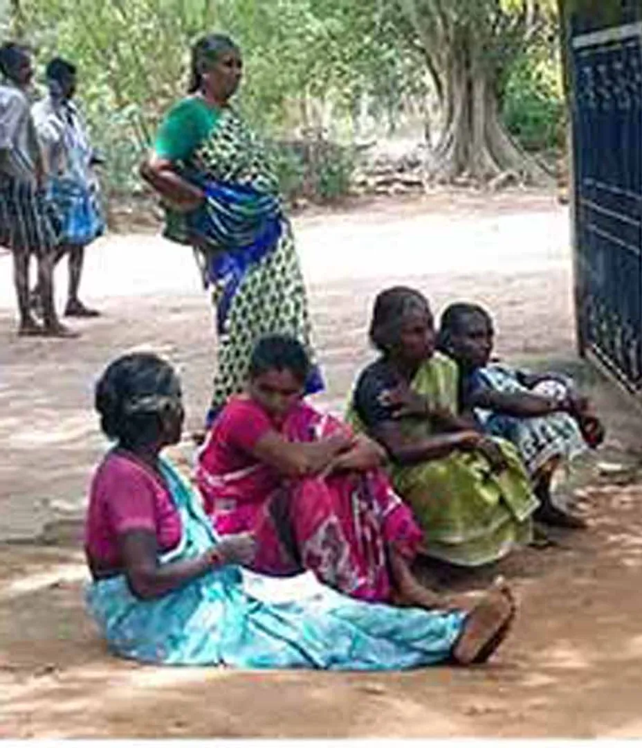 In Kothamangalam, commodity auto was injured and 15 injured