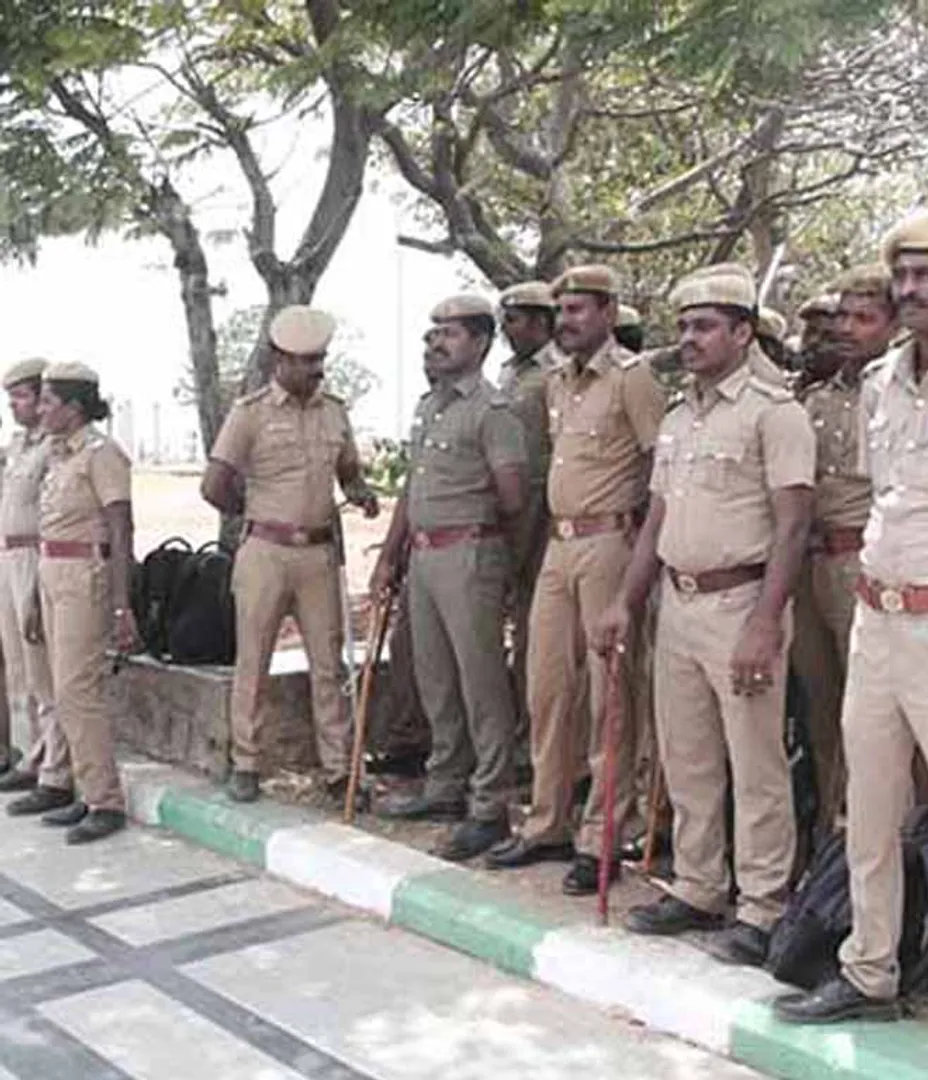 Police protection at the Marina coast (pictures)