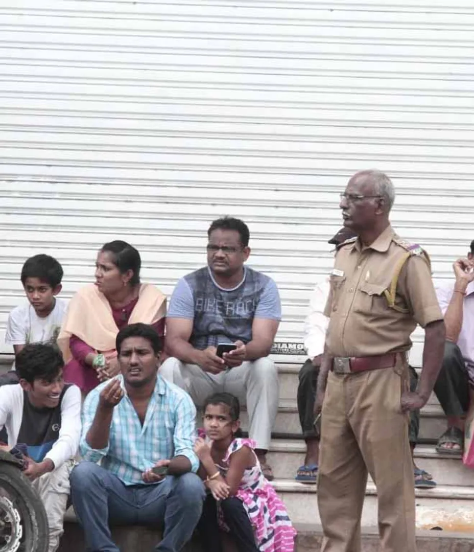 Shop blocking across TNagar area (pictures)