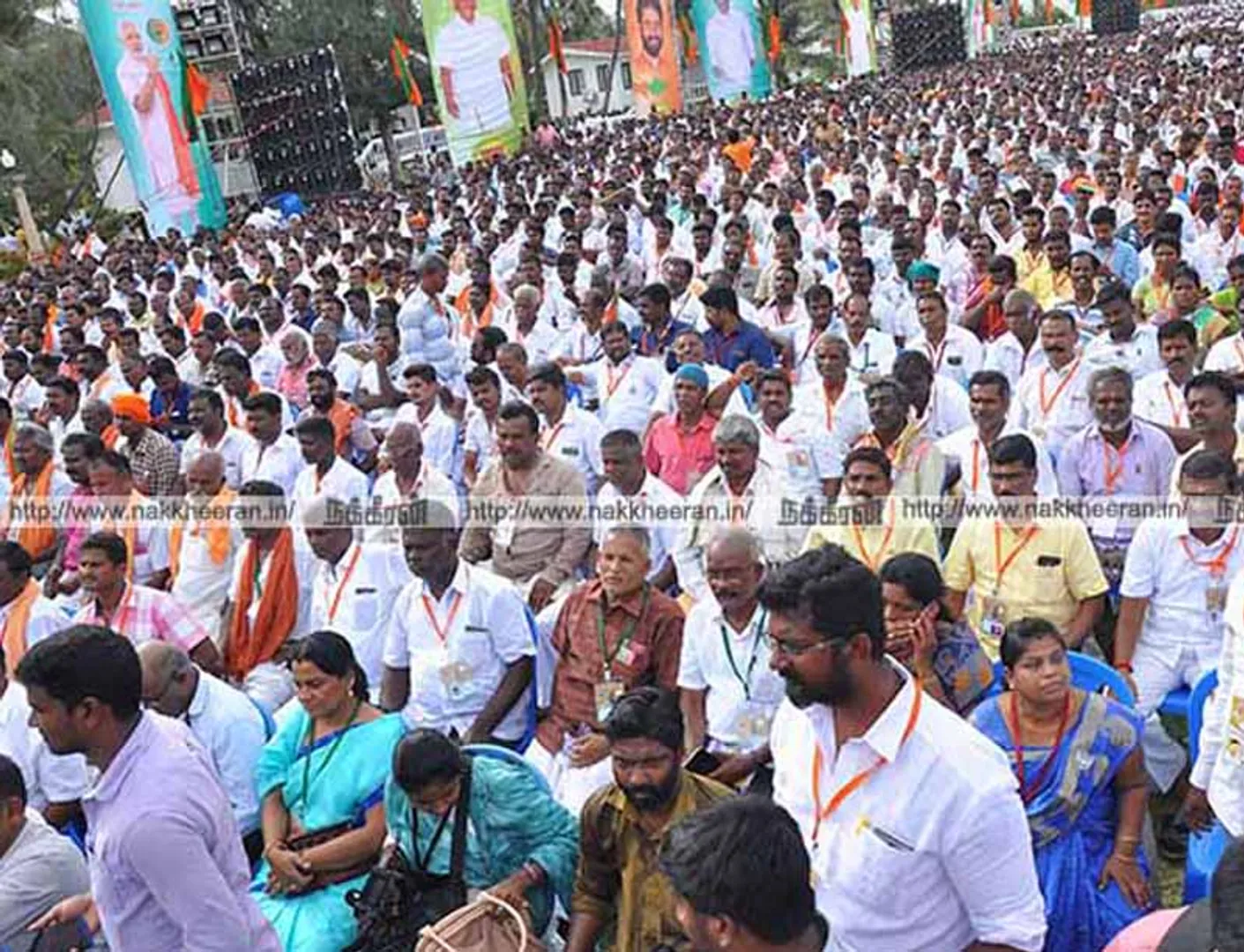 Volunteers welcome Amit Shah's pictures (Pictures)