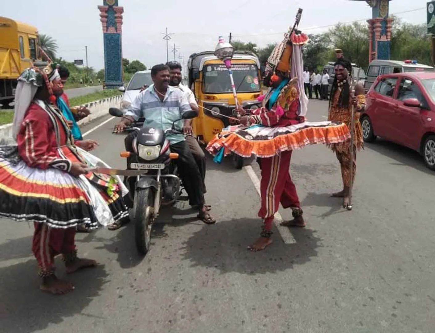 Emadarmaraja in helmet campaign!