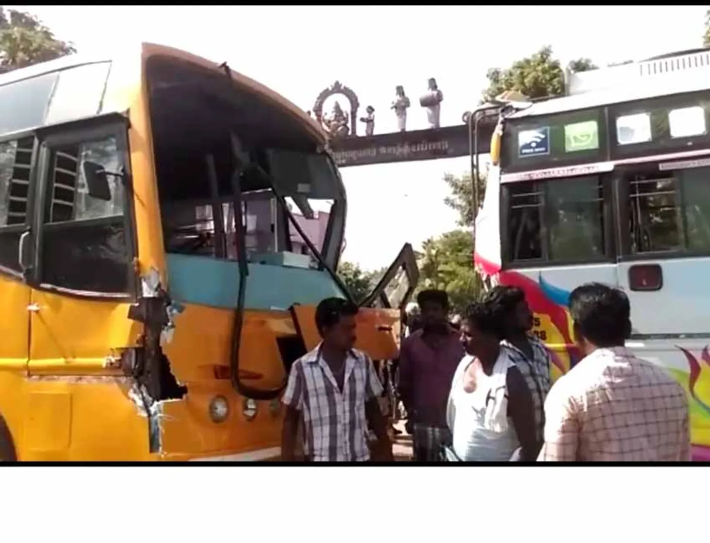 Bus accident - 28 children injured