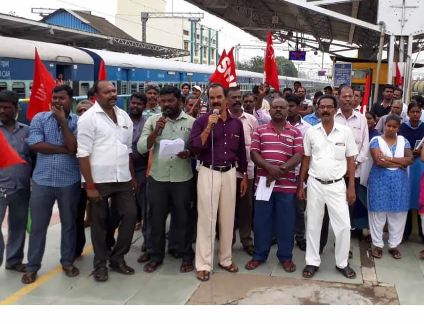 Railway workers struggle!
