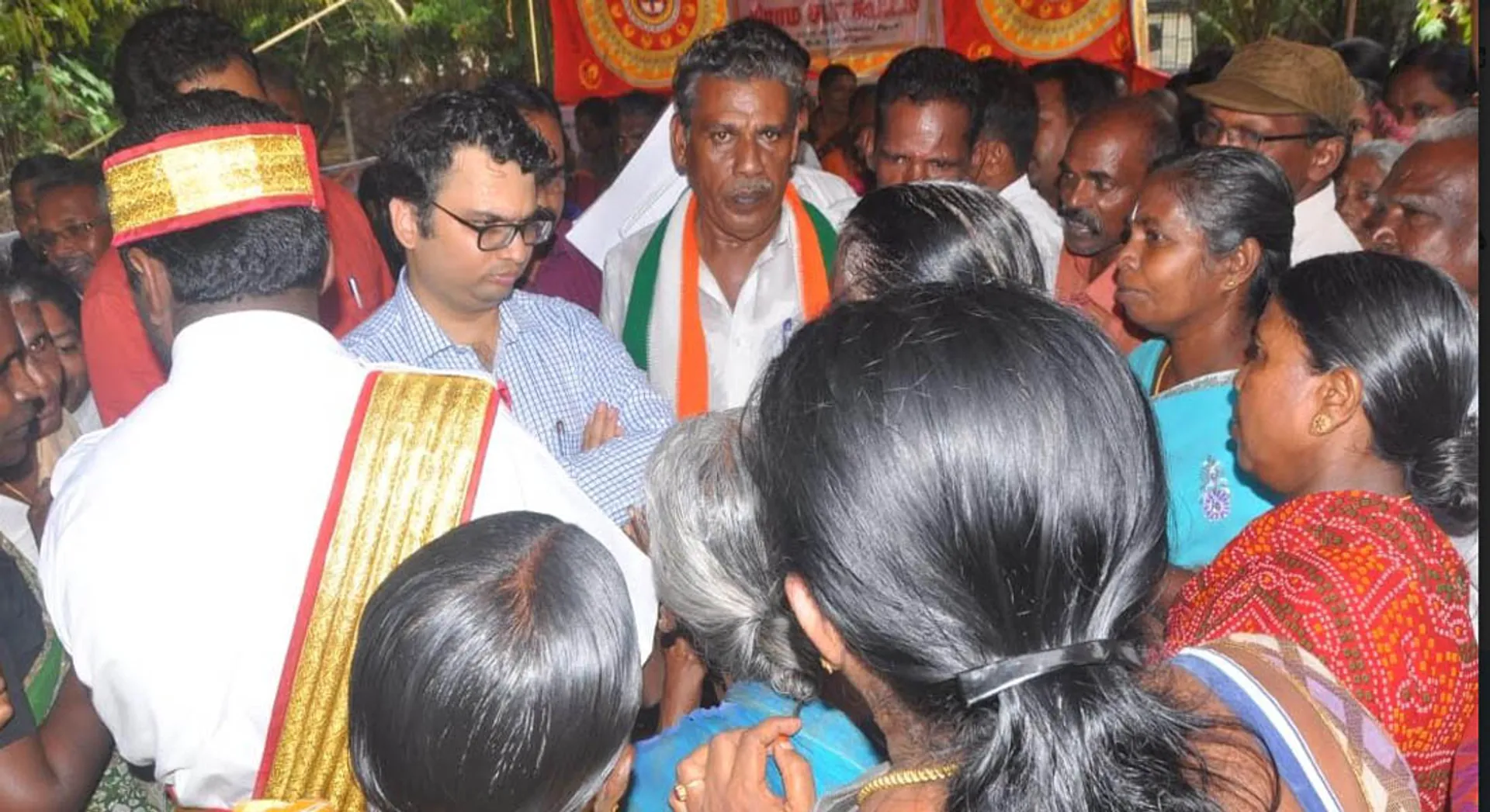 There is no basic facility; People who have collapsed the collector who came to the village meeting!