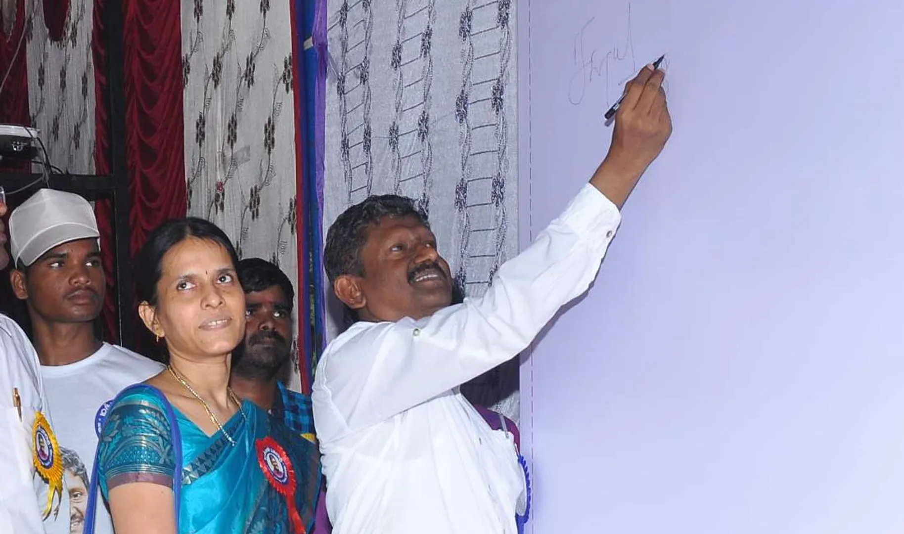 Makkal Pathai 