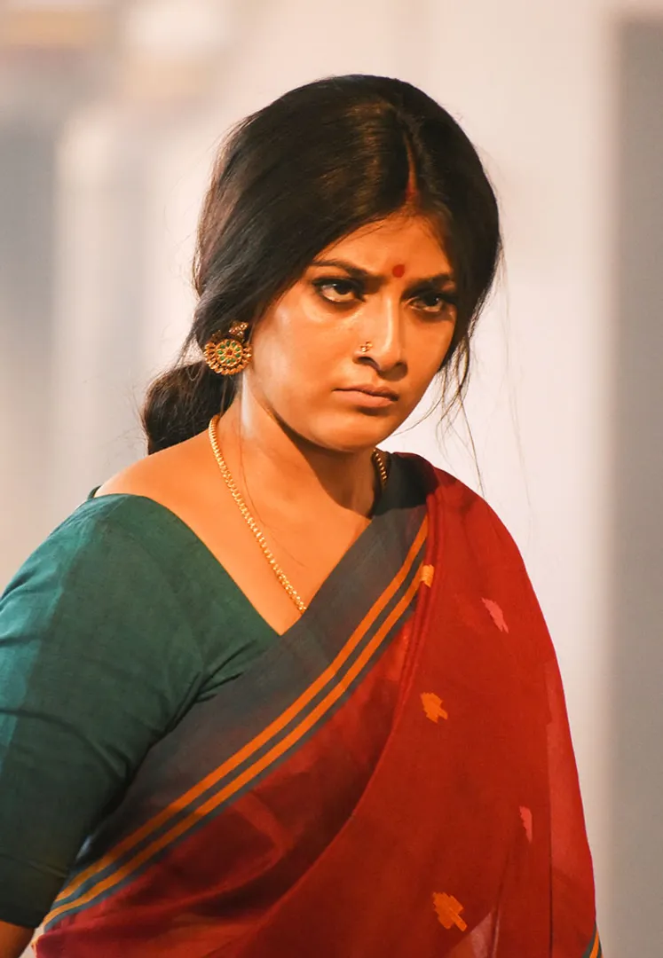 ​சண்டக்கோழி 2 வரலட்சுமி சரத்குமார் ( படங்கள்)