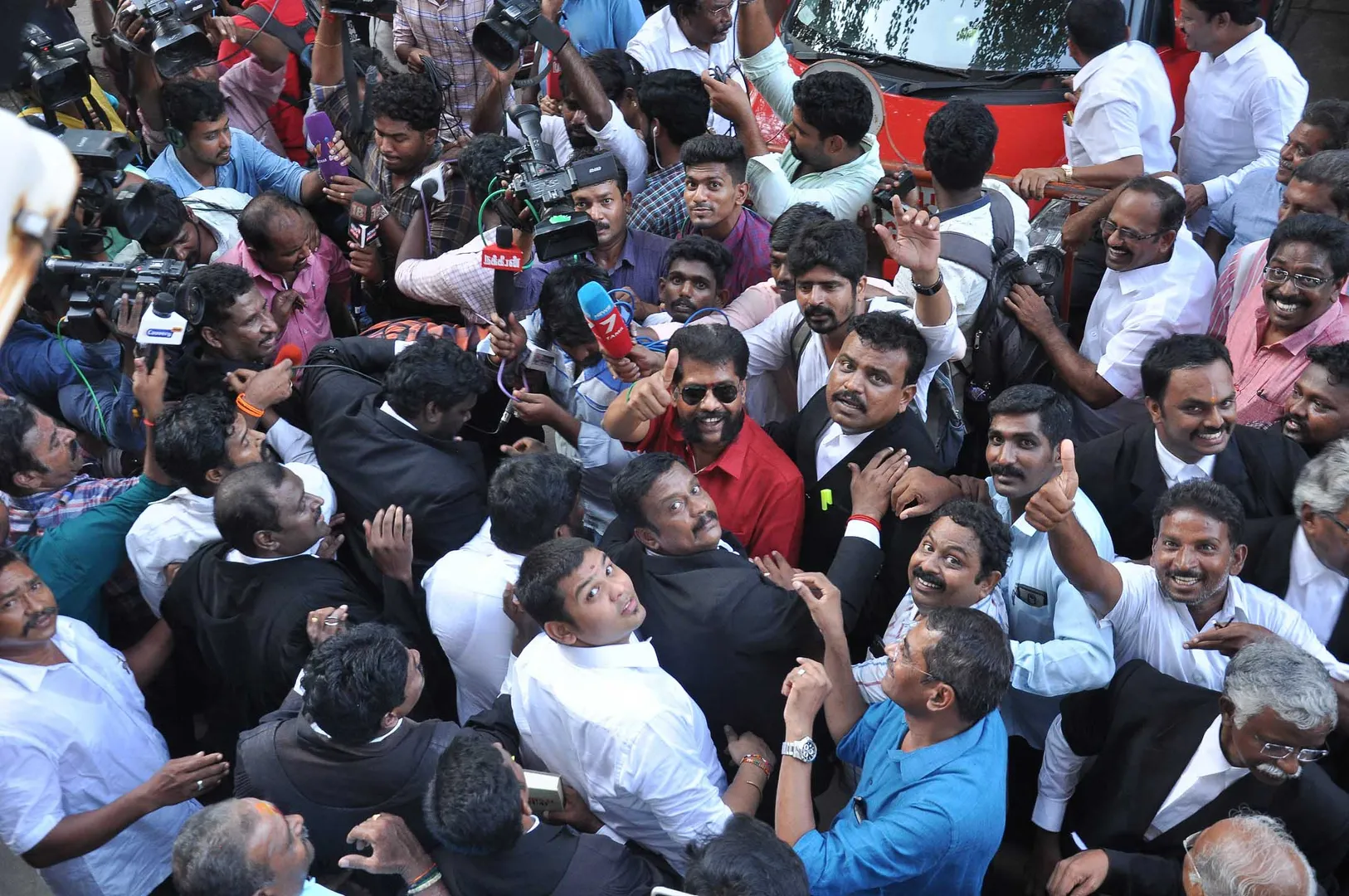 நக்கீரன் ஆசிரியர் கைது மற்றும் விடுதலை (படங்கள்)