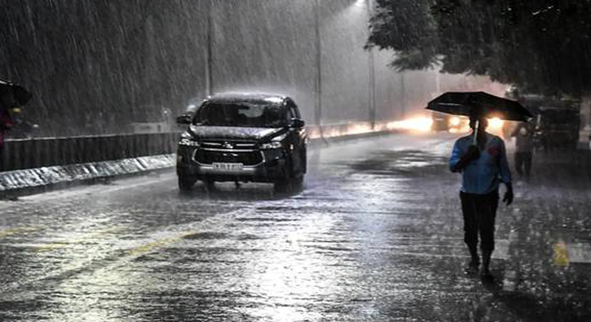 Moderate, thunderous rainfall!