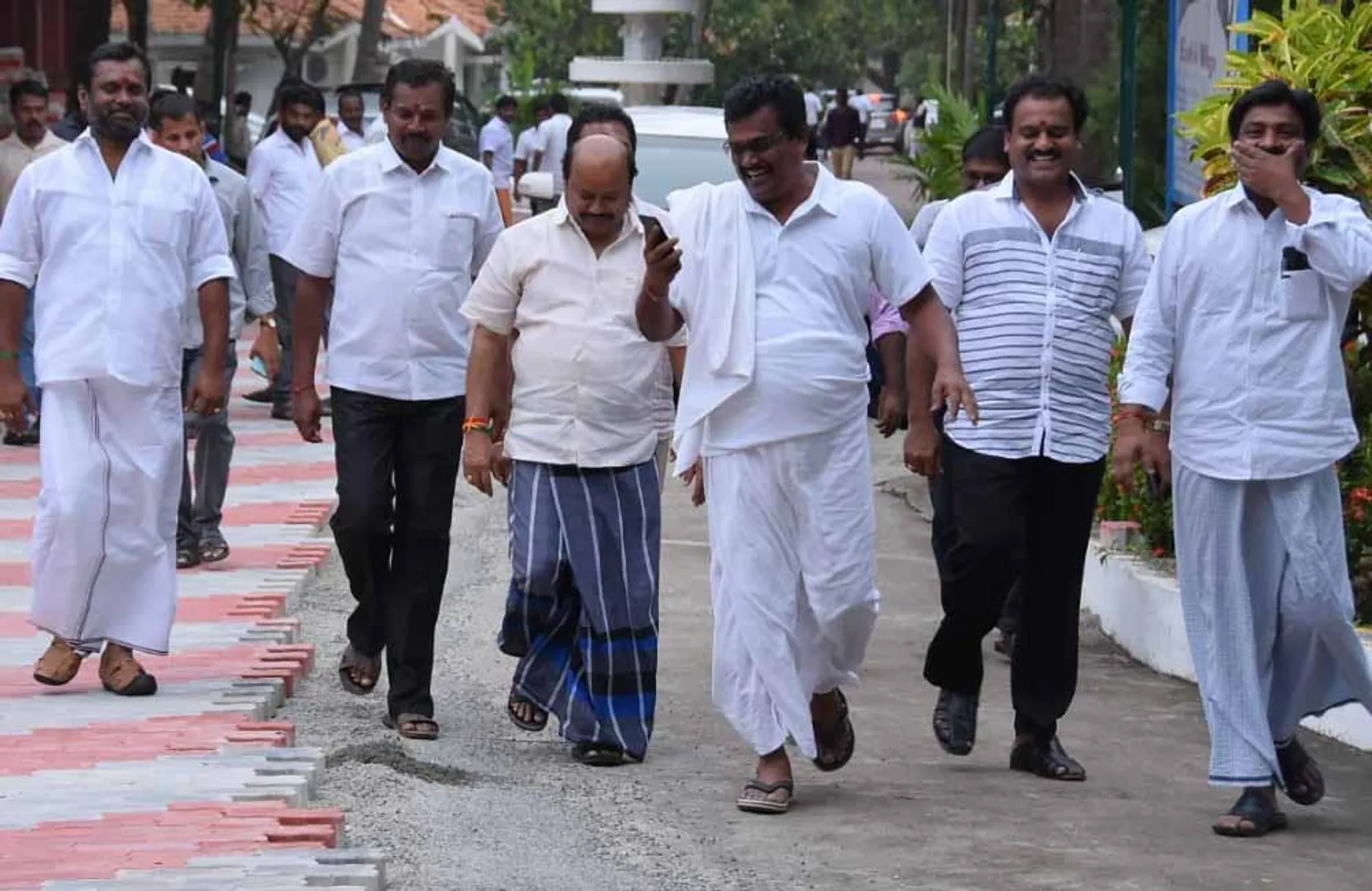 ttv dhinakaran mlas Kuttralam