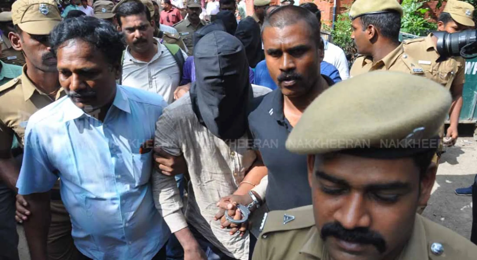  5.78 crore robbery and five more arrested