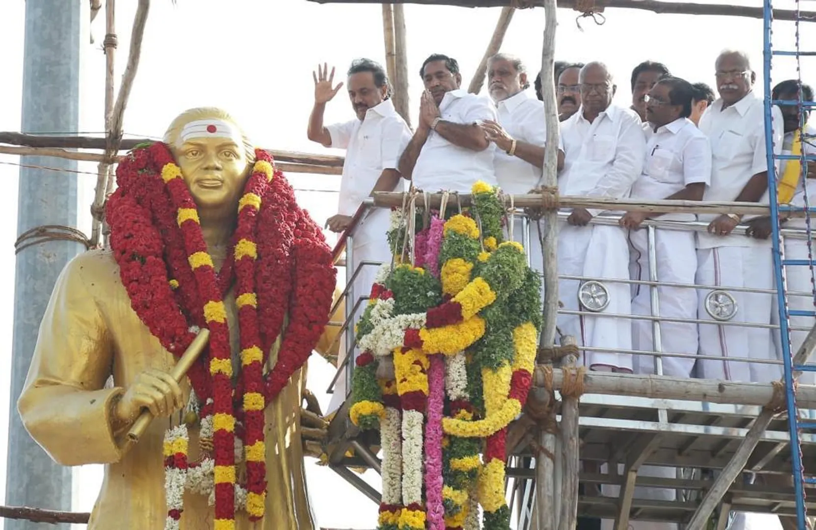 பசும்பொன் உ.முத்துராமலிங்க தேவரின் திருவுருவ படத்திற்கு தலைவர்கள் மரியாதை  (IMAGES)