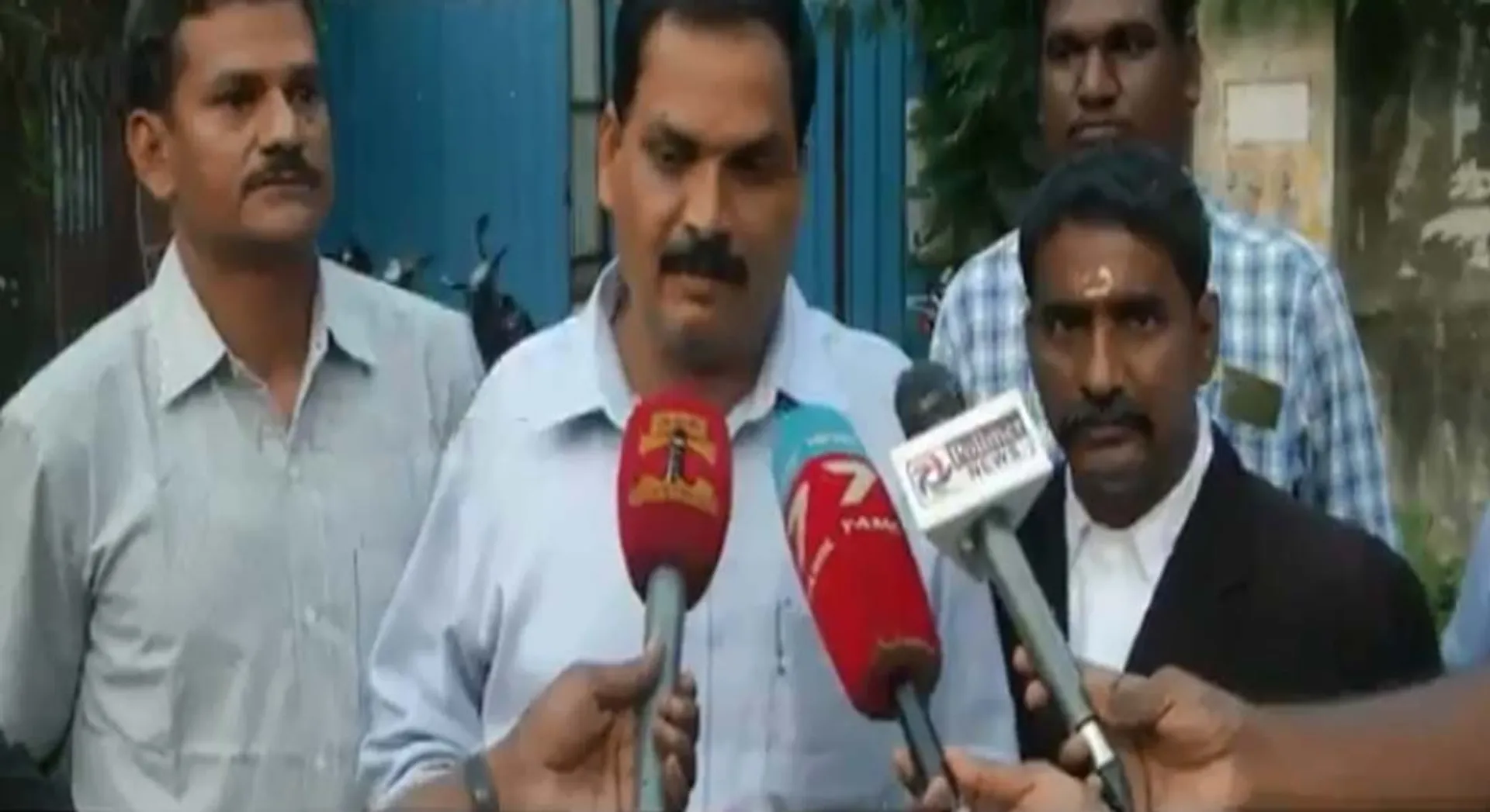arrest  man who spread the scandal to the minister Jayakumar!!