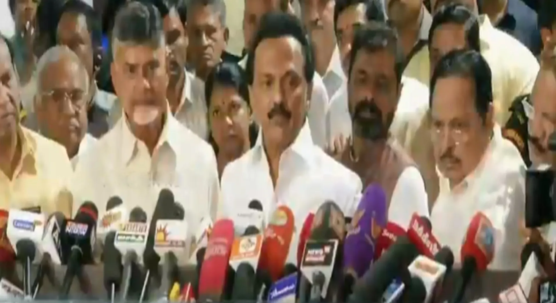 dmk full support for integration of remove BJP 