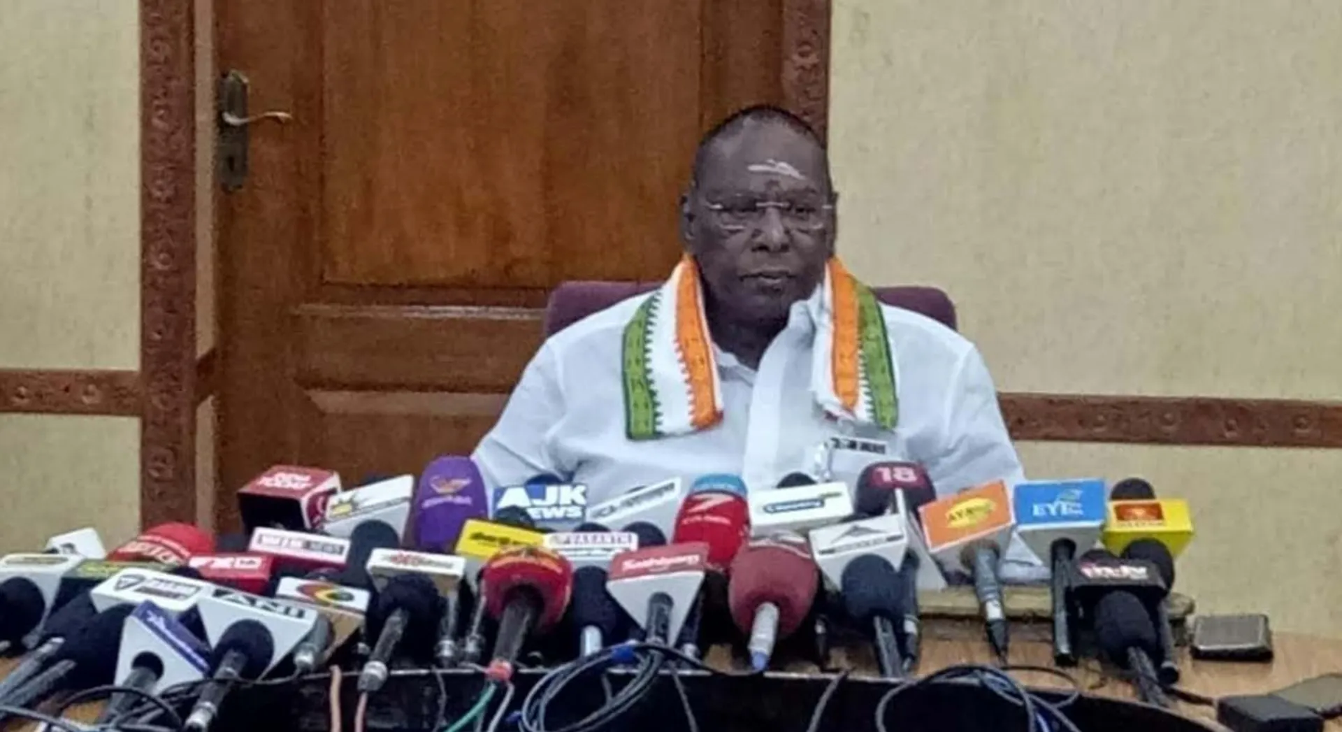 DMK to contest in Dattanadavai by-election - Chief Minister Narayanasamy