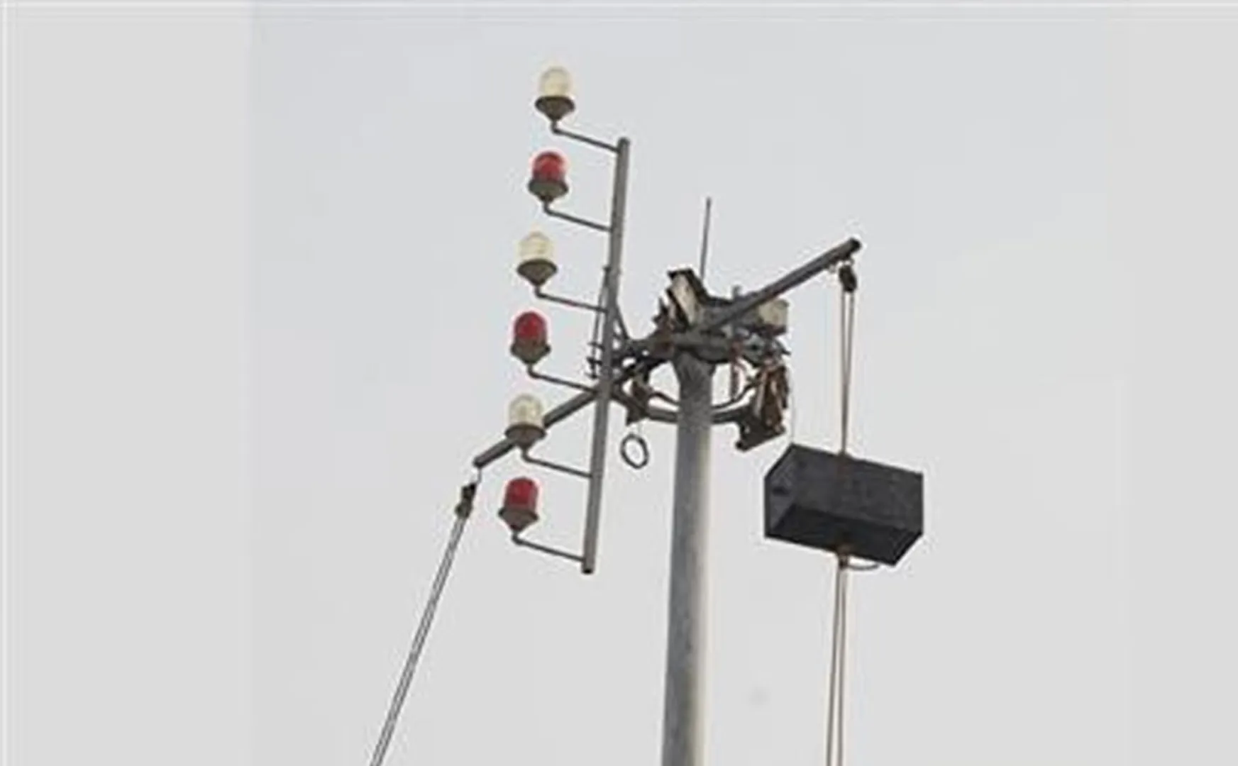 cyclone warning signs