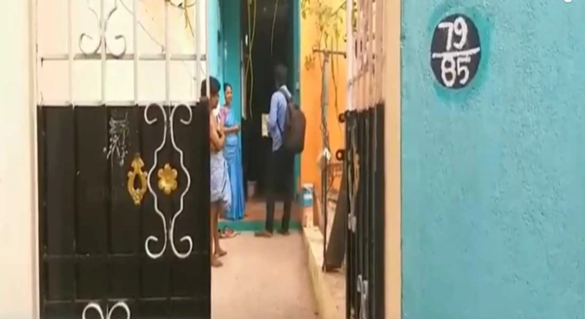 Girlfriend  Theft in boyfriend house