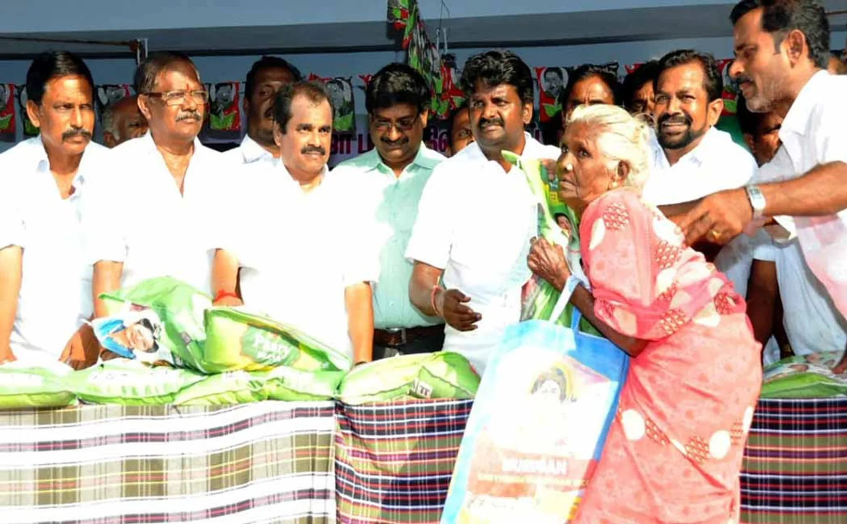 Farmers have gone back for 25 years due to the impact of the ghaj storm! Minister Vijayapaskar talks!