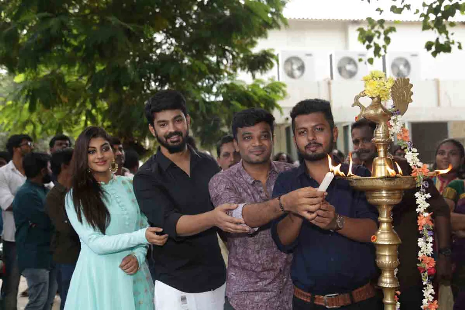 மகத் மற்றும் யாசிக நடிக்கும் "புரொடக்சன் நம்பர் 2" பட பூஜை படங்கள்    