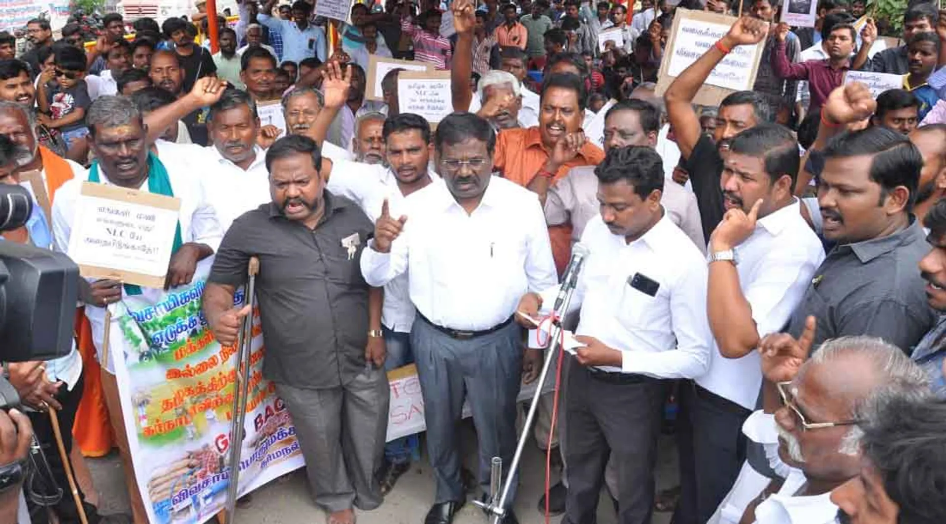 cuddalore collector office - Farmers Protest