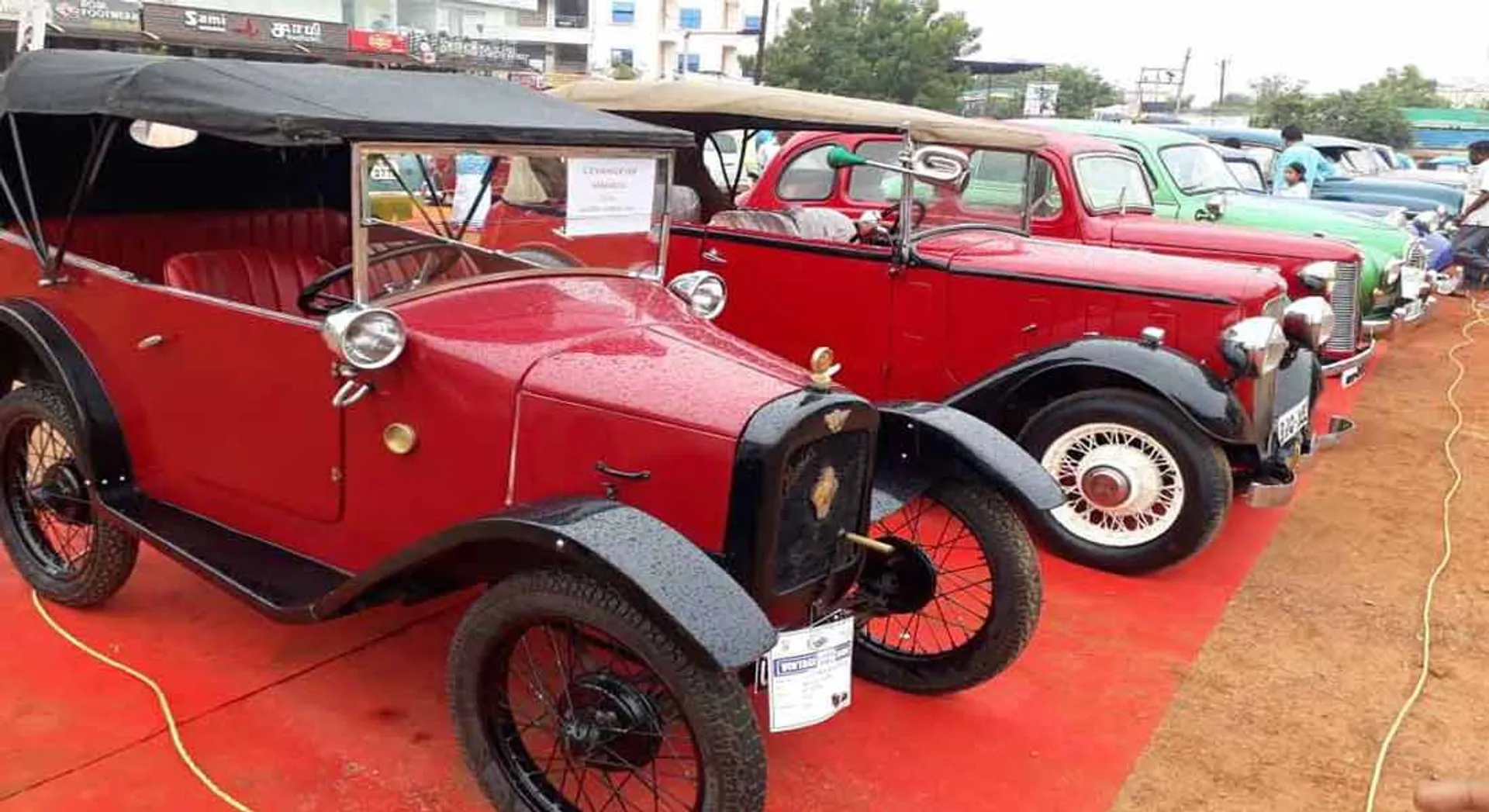  The oldest vehicles in the traditional city !!!!