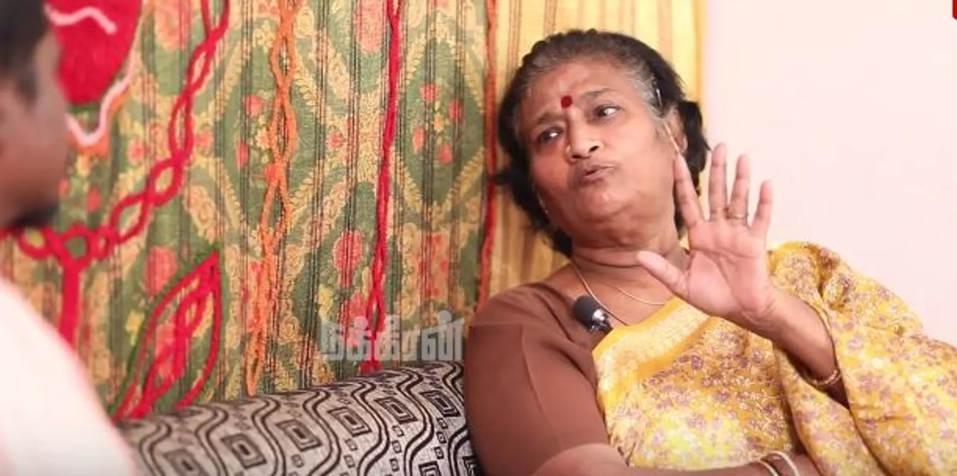Hemamalini ( Dubbing Artist ) 