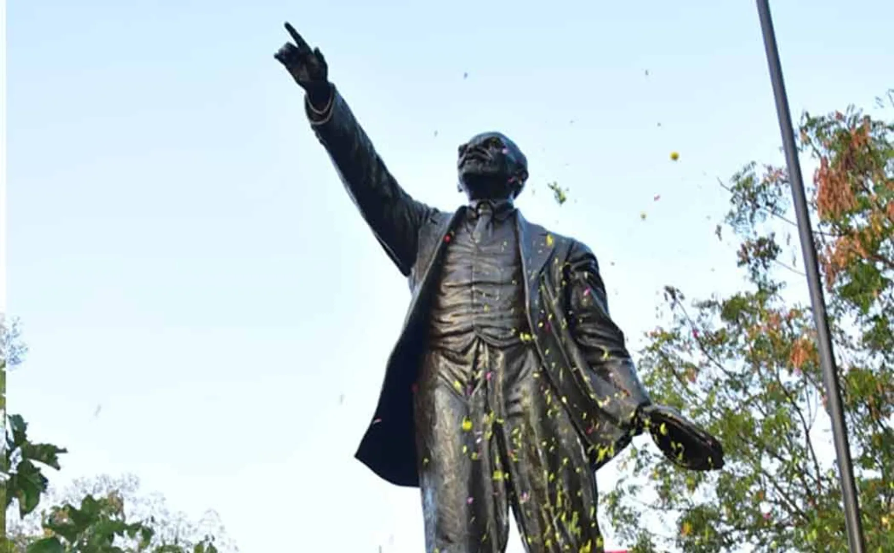 lenin statue