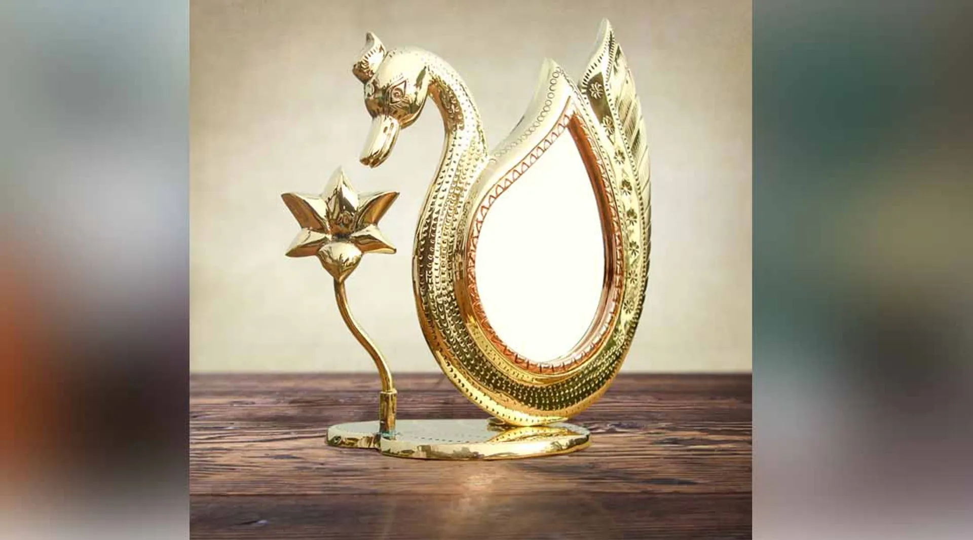 Aaranmula mirror
