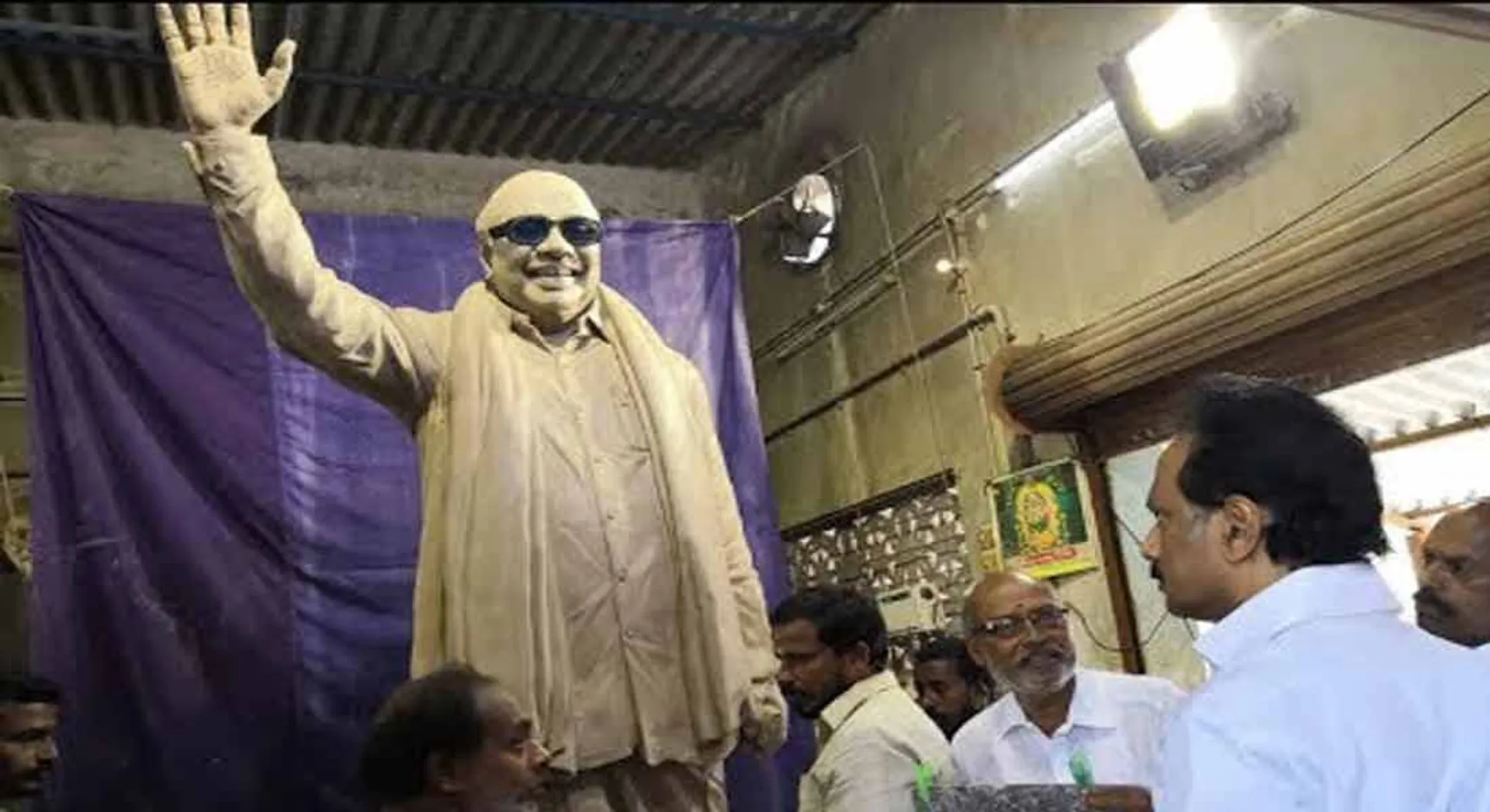 kalainagr statue in erode 