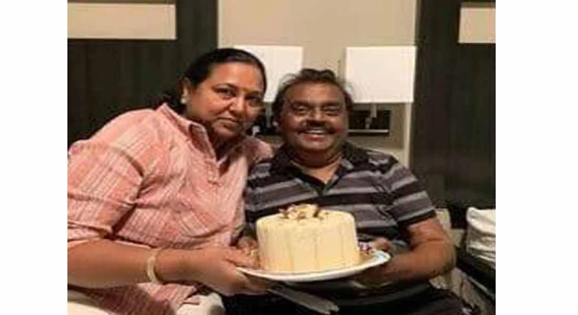 Vijayakanth celebrates wedding anniversary in America
