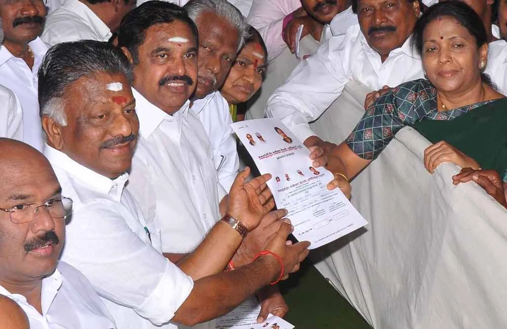 AIADMK 