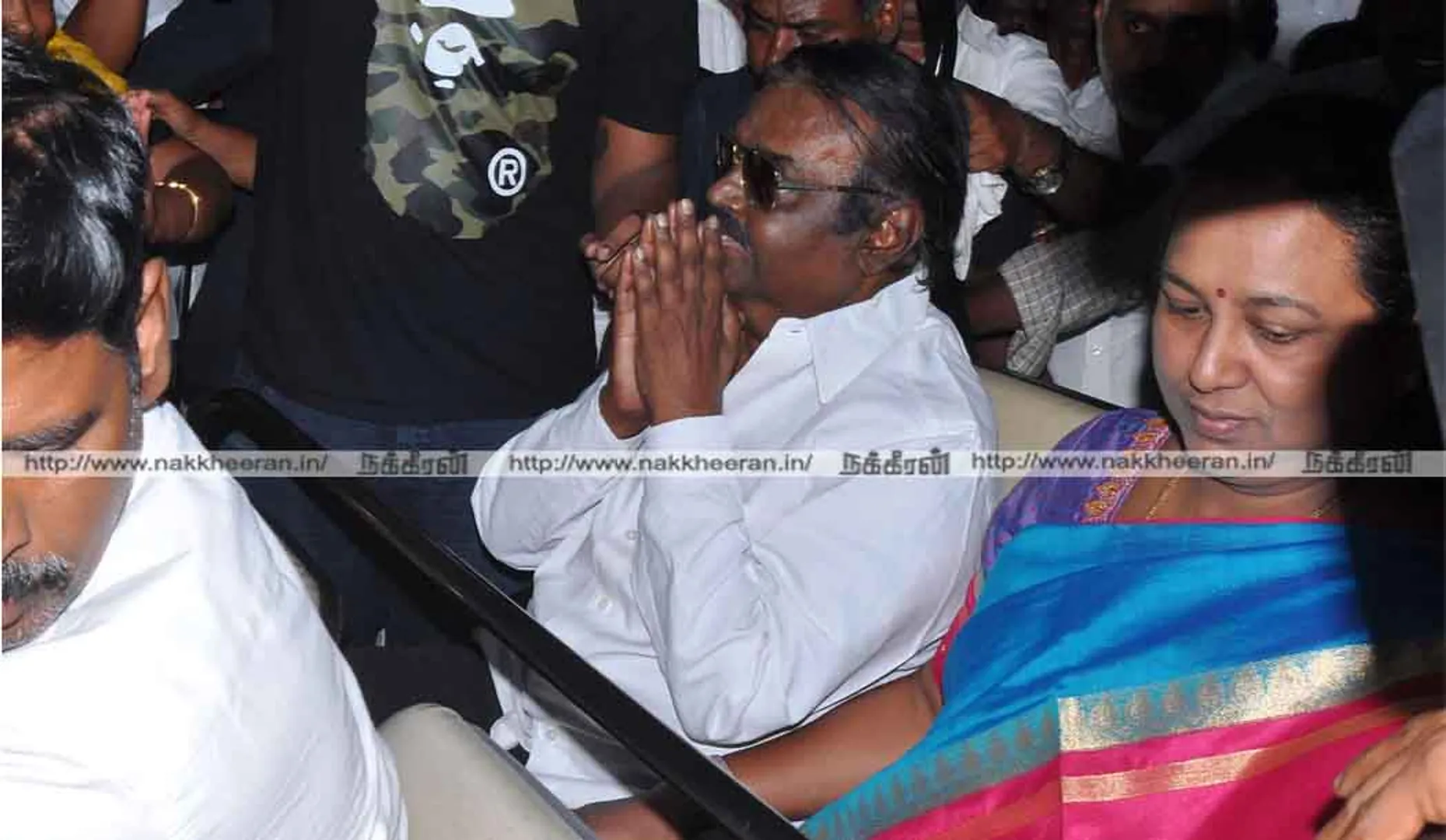 Vijayakanth at Chennai Airport (Photos)