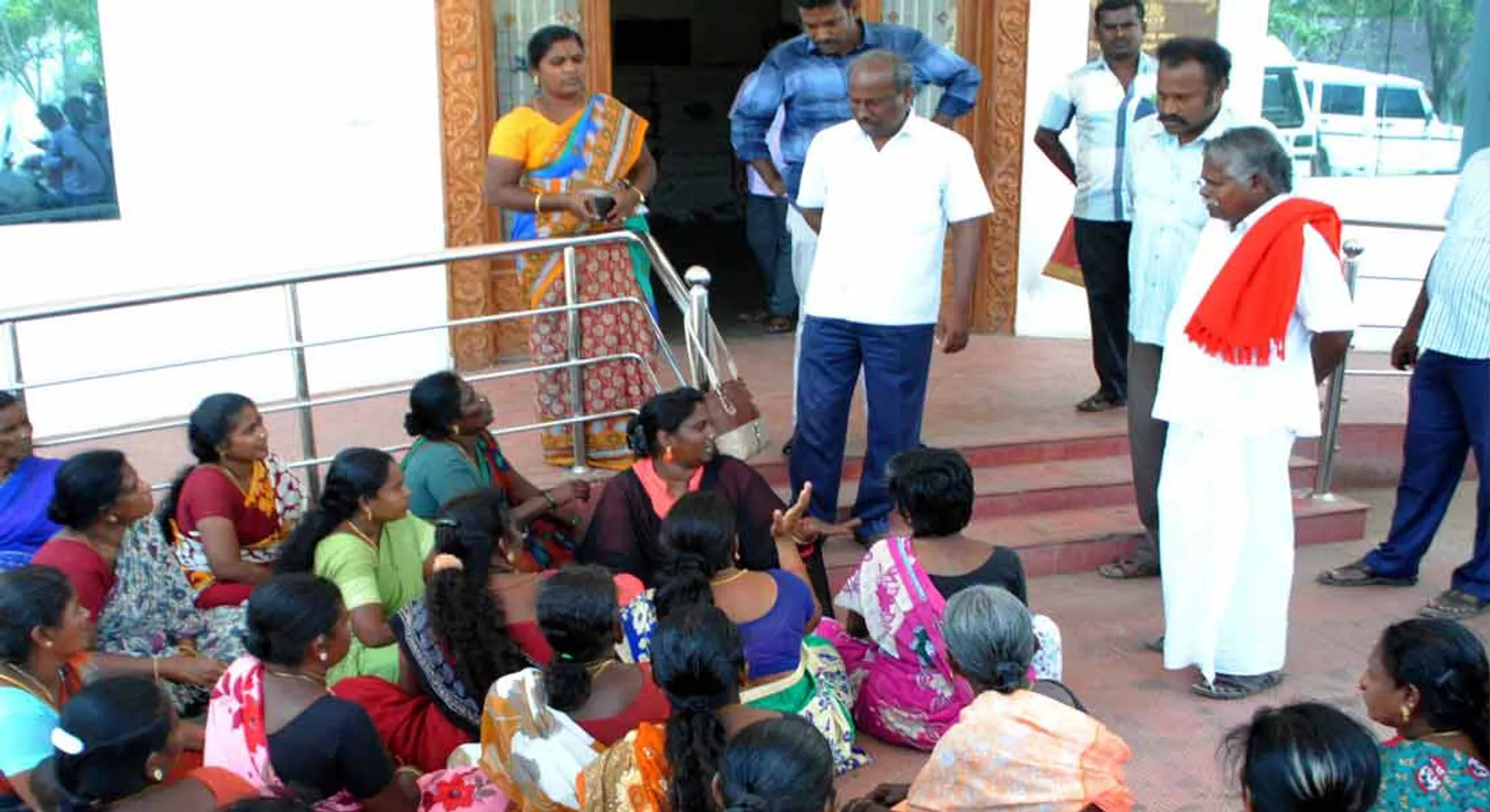 How to ask vote ;  AIADMK  Women's team