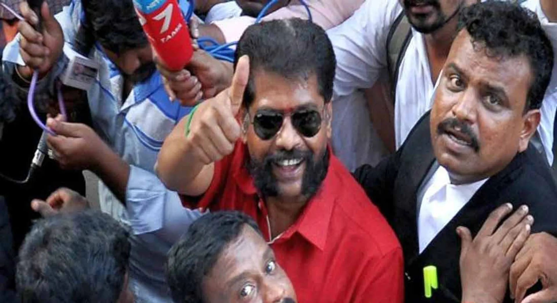 summon to  Nakheeran editor 