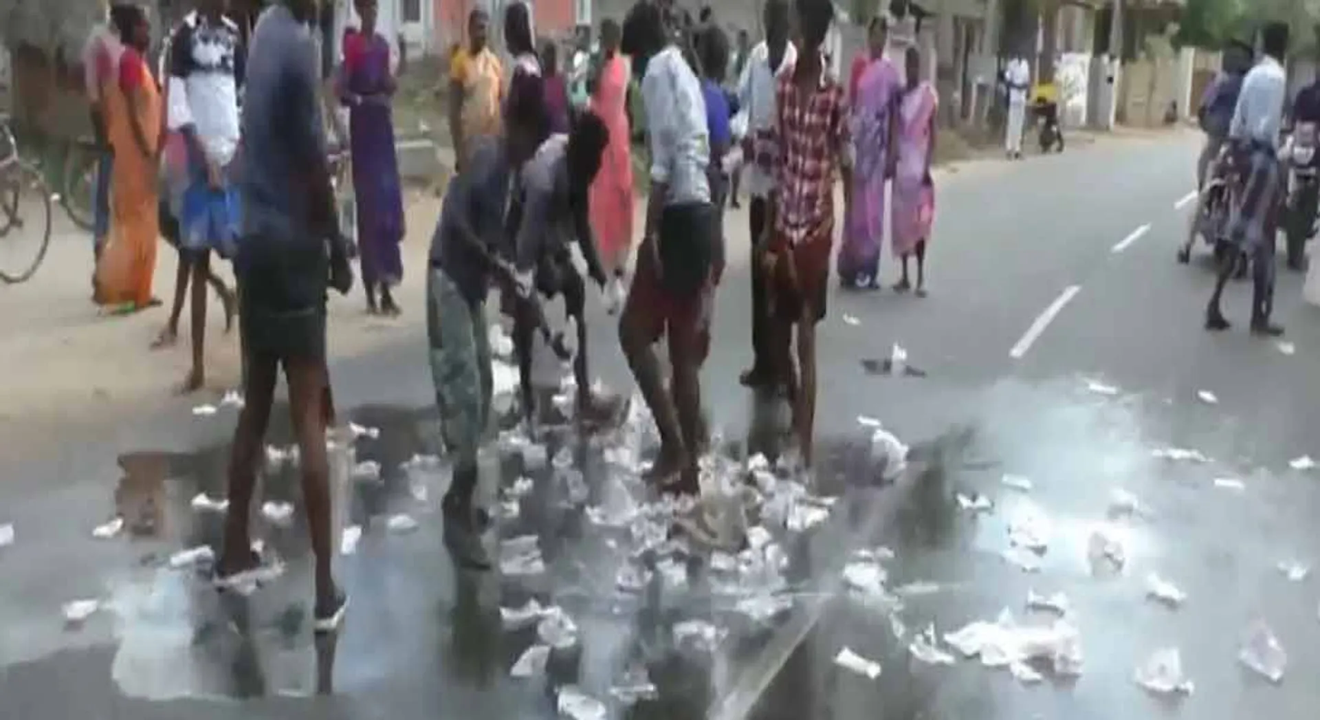 Alcohol in razna packets; Throwing on the road!