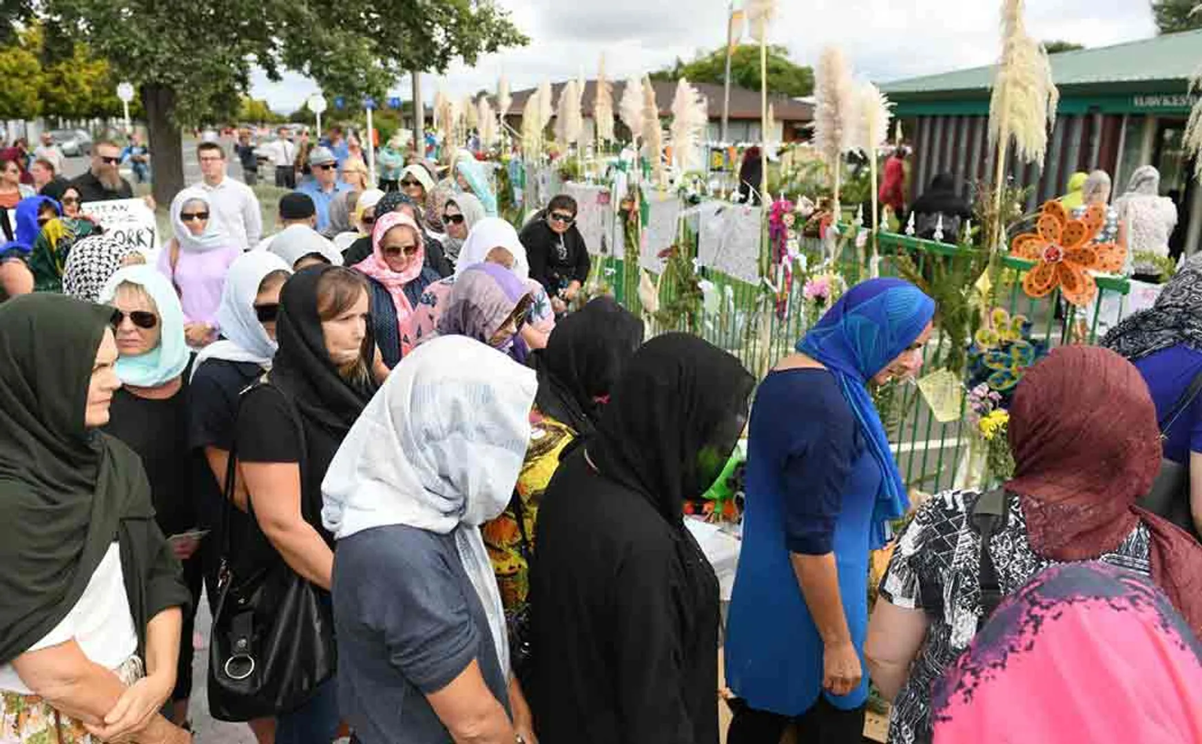 new zealand women donning headscarves to remember mosque shooting victims