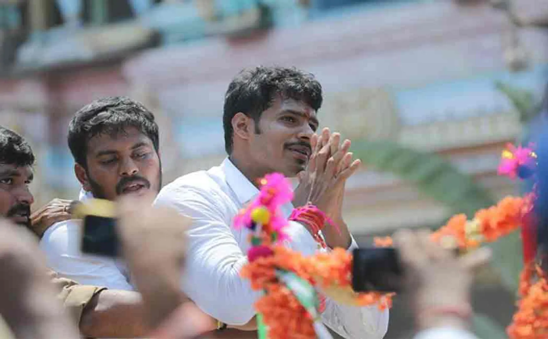 nikhil gowda filed nomination in mandya