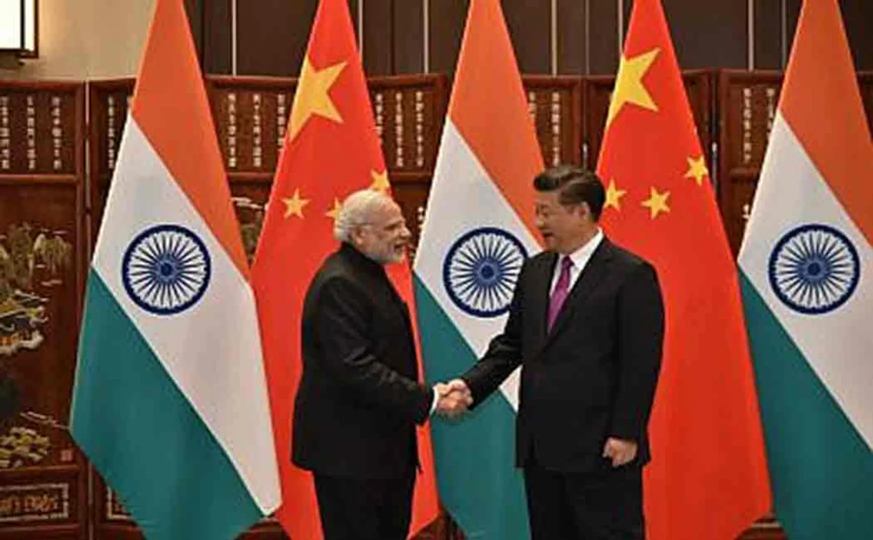 china custom officers destroyed 30000 maps