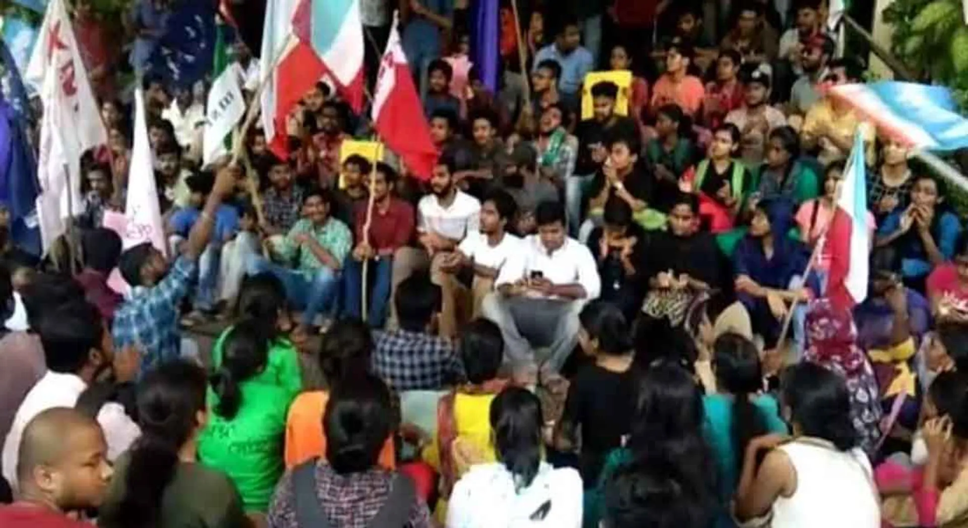  Students Struggle to Revoke the Higher Education Rates