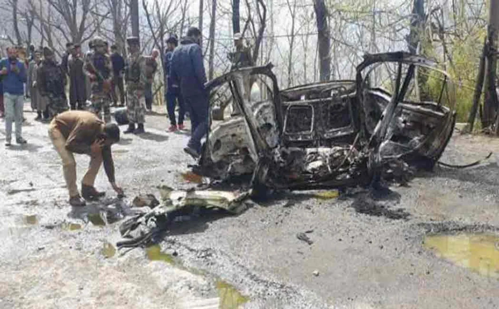 car bomb explodes in banihal kashmir 