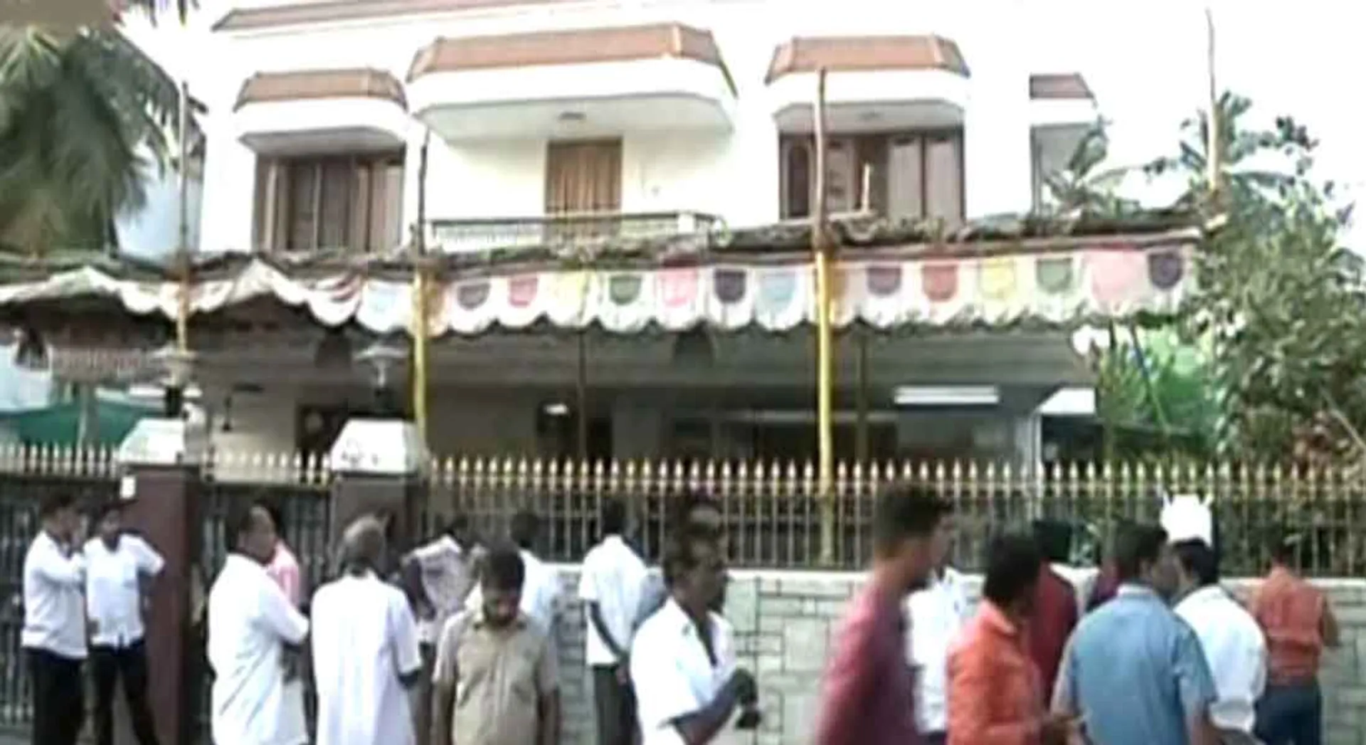  10 lakhs seized by the Income Tax Department at Duraimurugan's house