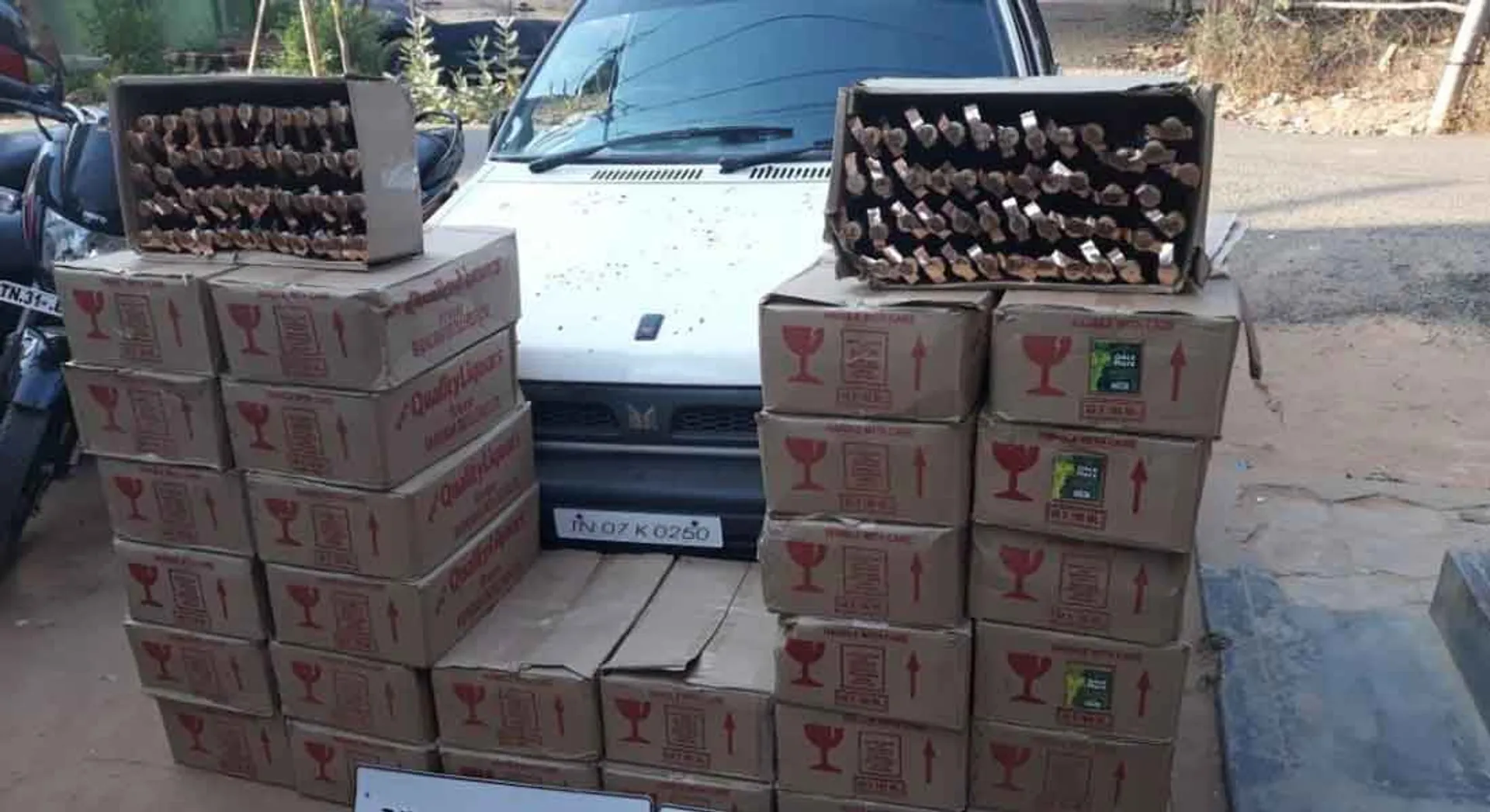  2000 bottles of liquor in Puducherry, Rs 2.50 lakh money seized!