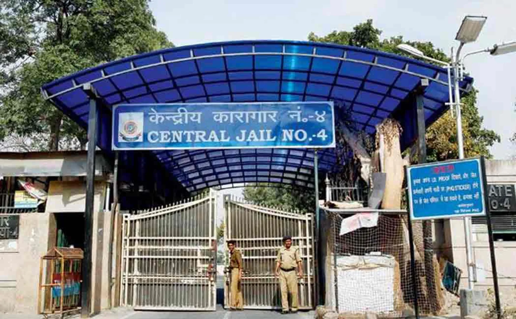 tamilnadu police dismissed for illegally supply drugs inside jail