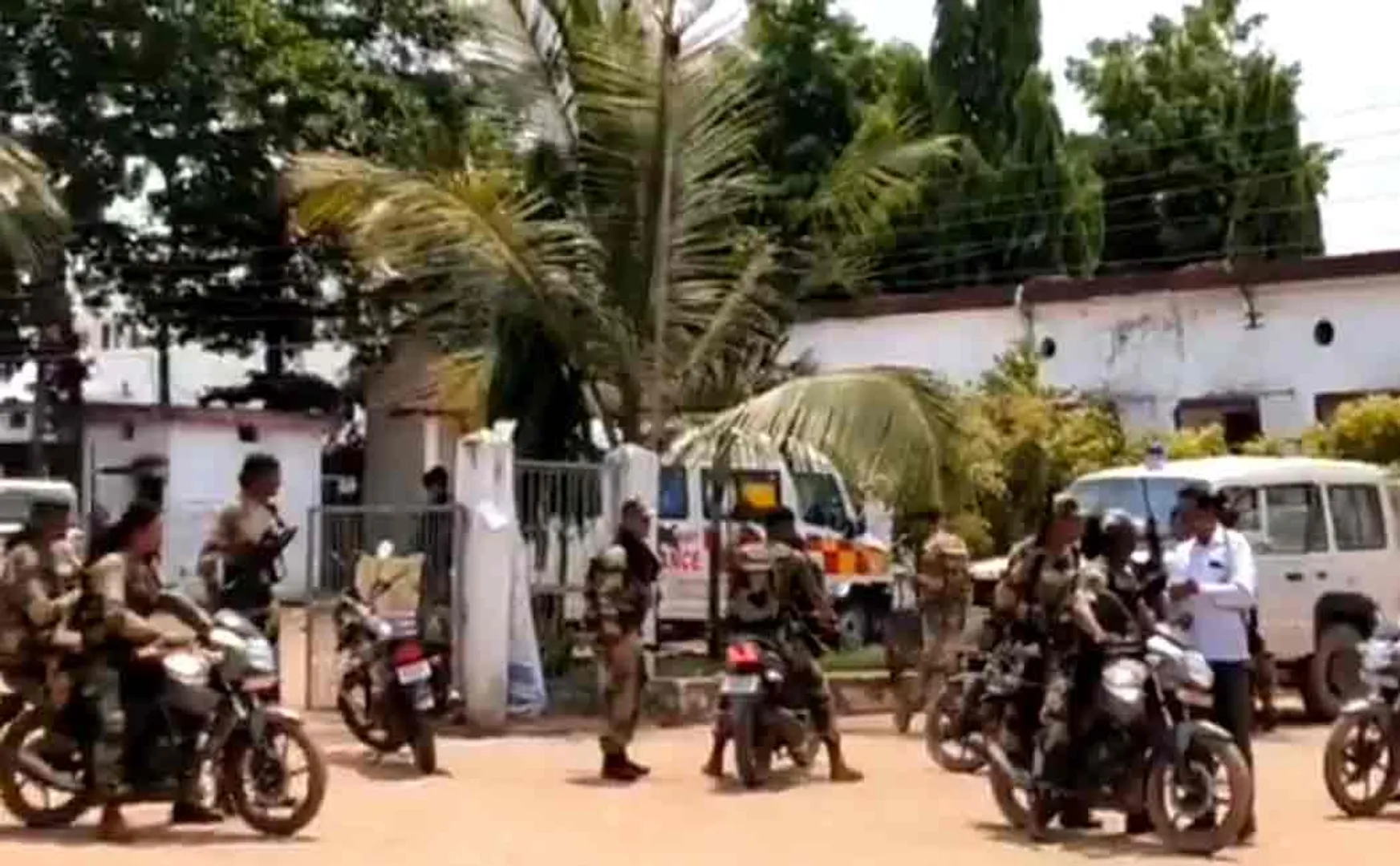 4 bsf soldiers dead in attack of maoist in chattisghar