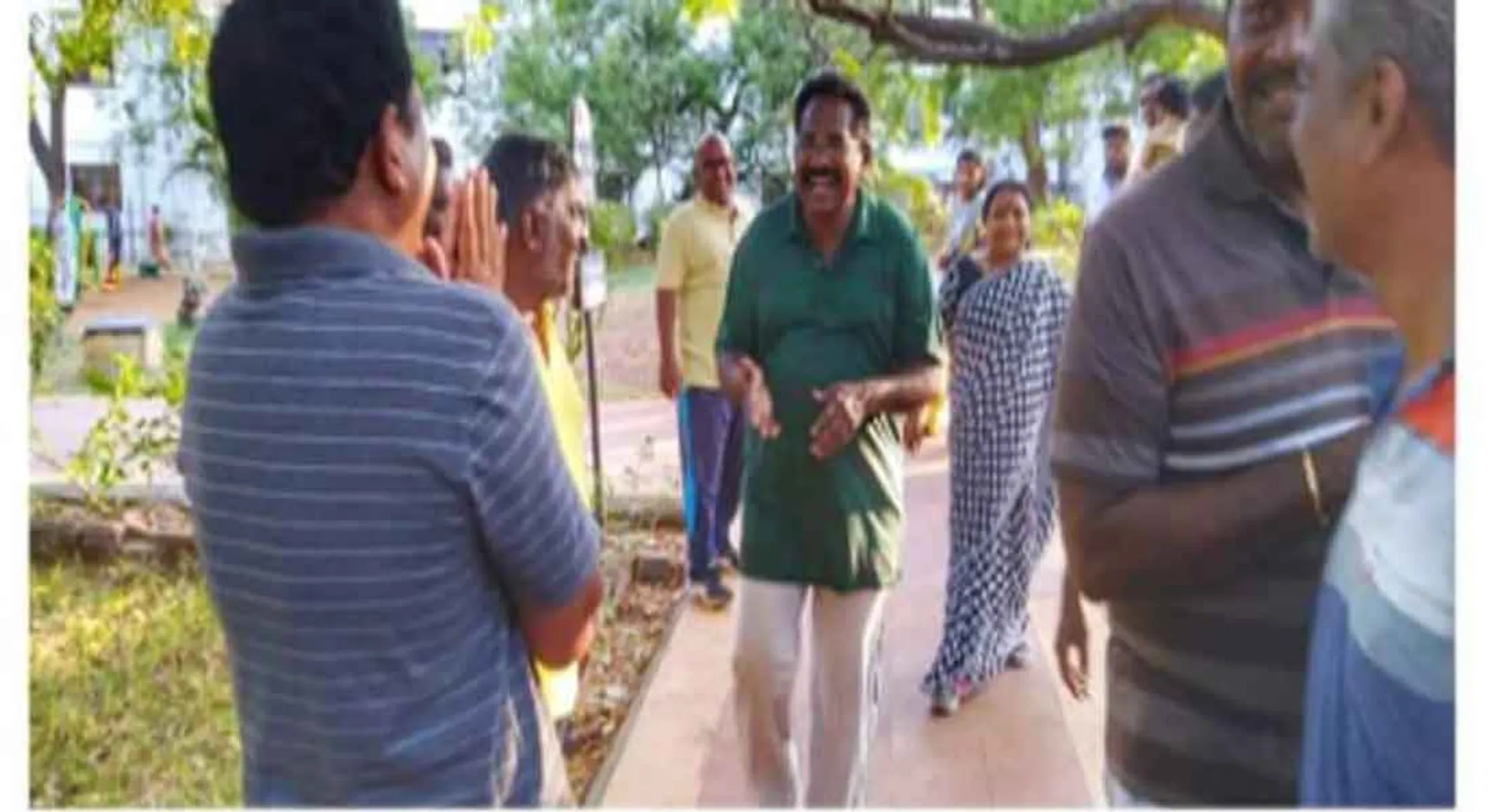  Minister to greet the opposition candidate 