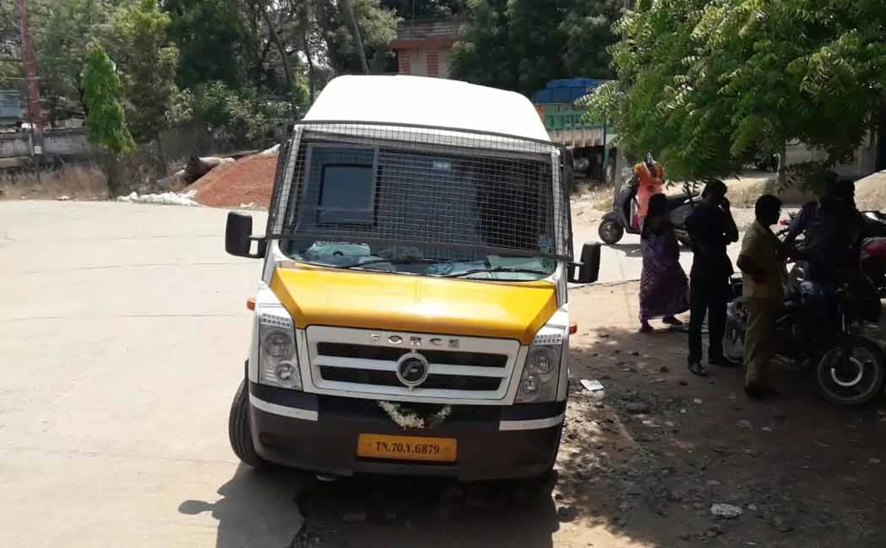 Rs 27 crore worth jewelry seized by  flying squad